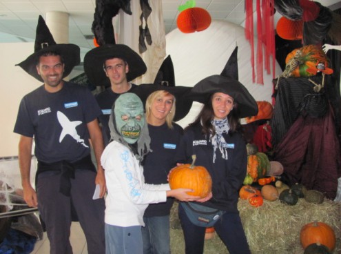 l'Acquario invaso dalle zucche gialle