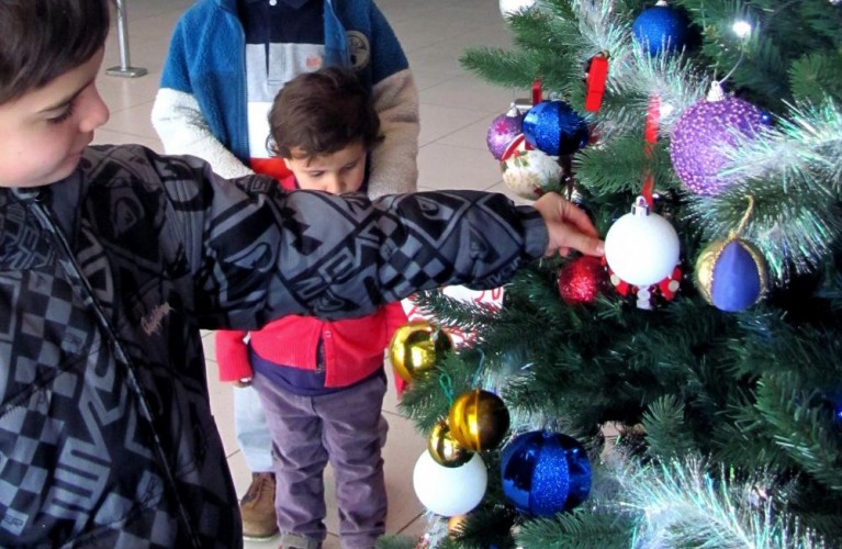 Bambini e palline invadono l’Acquario di Cattolica