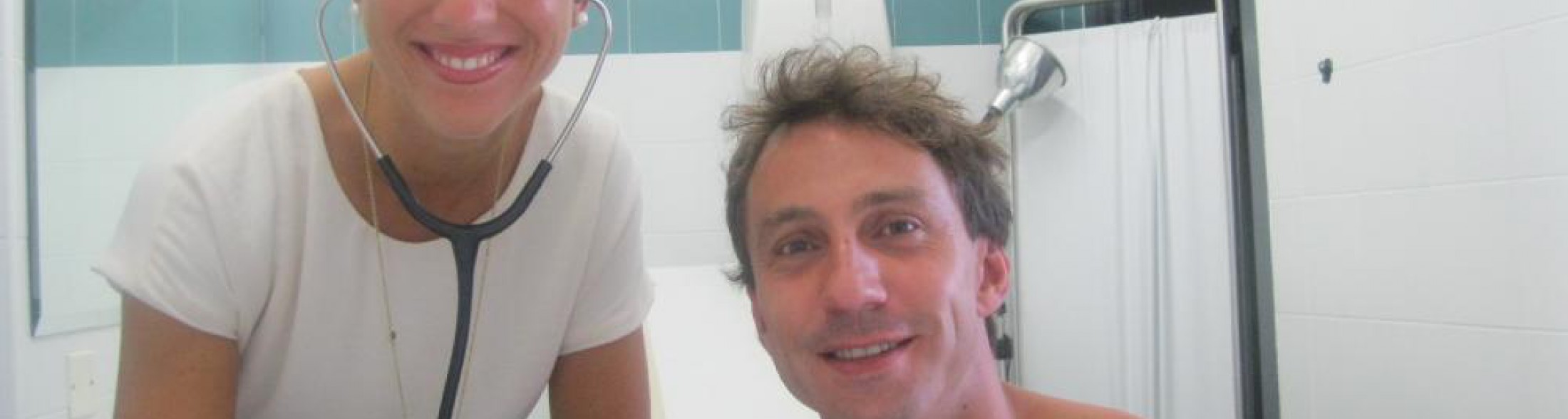 Le dottoresse degli immersi in vasca squali