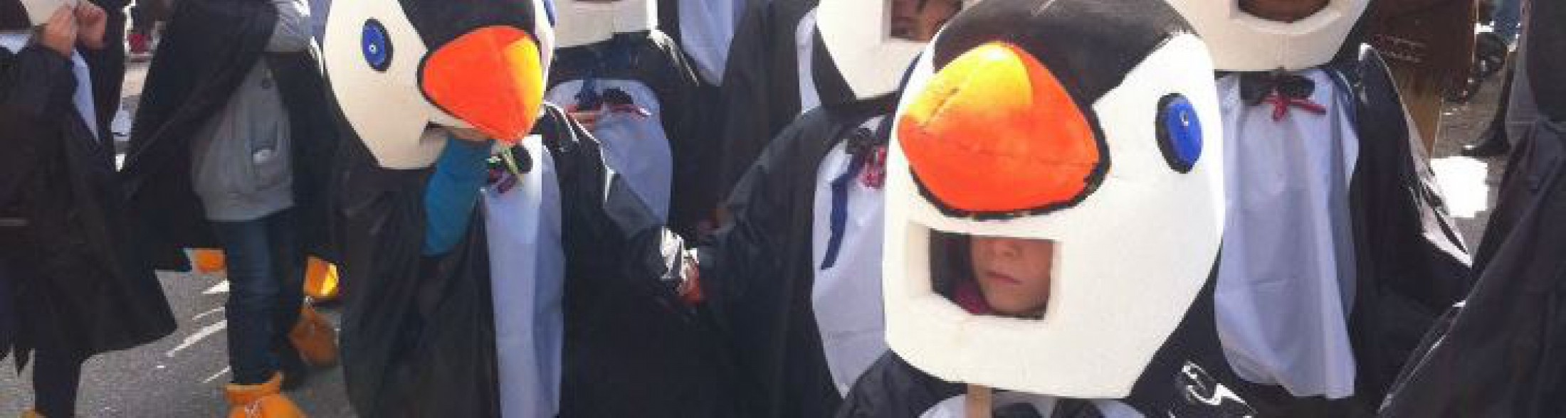Cento pinguini invadono il Carnevale di Fano