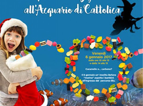 La Befana arriva all'Acquario: distribuisce doni e fa selfie